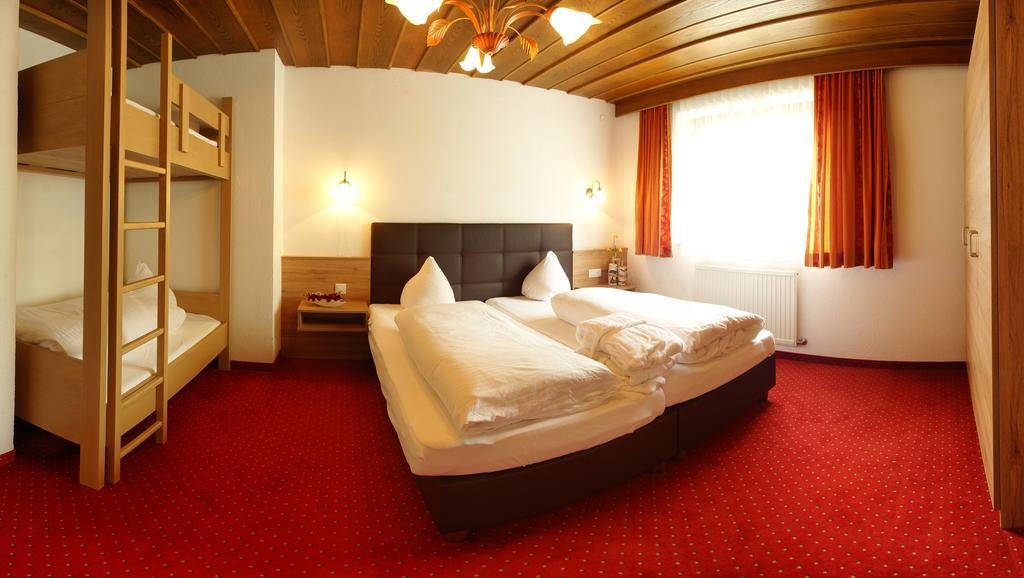 Kinderhotel Laerchenhof Obsteig Szoba fotó