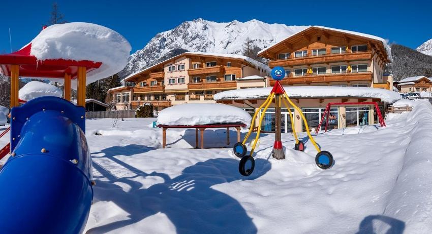 Kinderhotel Laerchenhof Obsteig Kültér fotó
